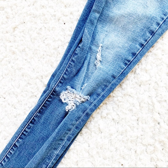 Abercrombie & Fitch Harper Low Rise Ankle Jeans - Picture 4 of 11